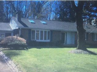 1527 Plumtree Rd, Springfield, MA 01119
