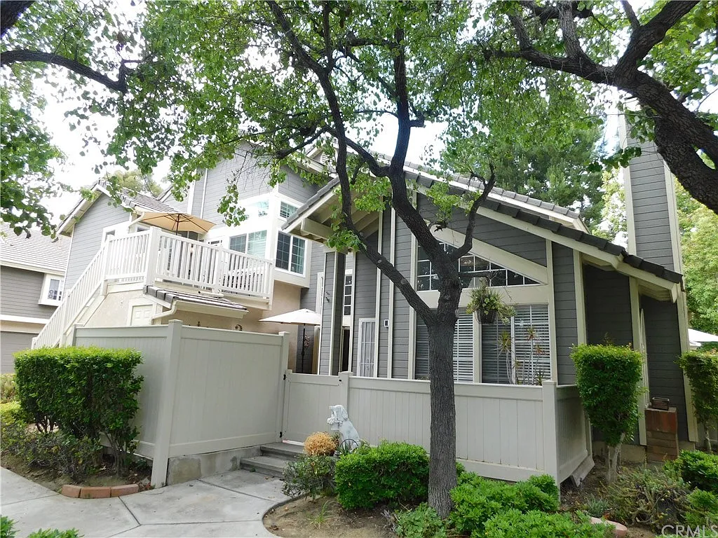 20767 E Crest Ln Unit B photo 1