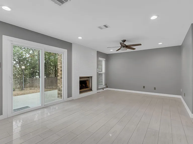 1424 Hampton Rd — Photo 2