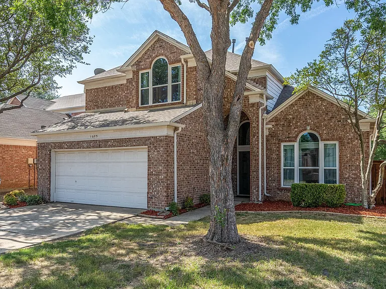 1605 Highdale Ct — Photo 3