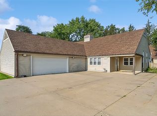 3114 E 42nd St, Des Moines, IA 50317