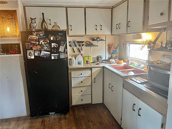 5th image of 1274 Lakeshore Ln