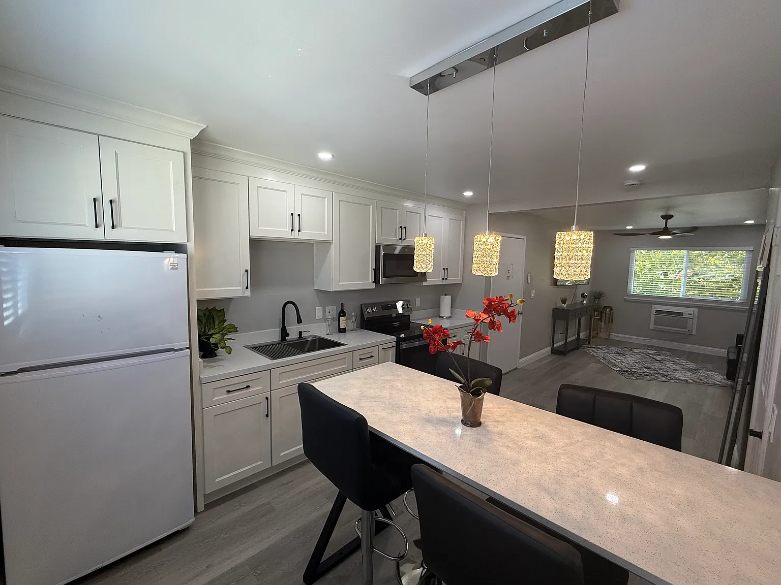 2 bed, 675 sqft, $1,940 — Photo 3