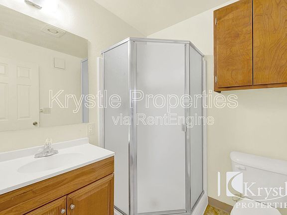 5th image of 136 Frisbie St