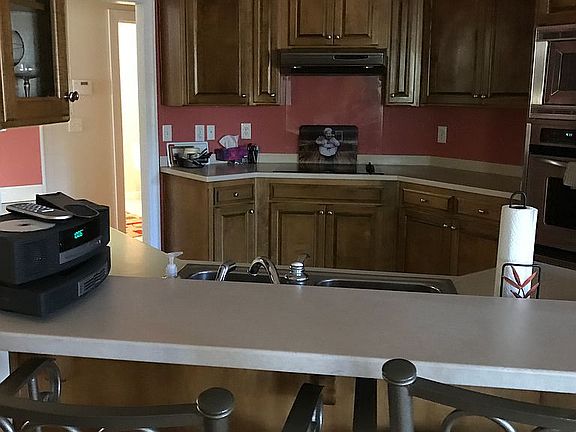 3rd image of 370 River Wind Dr