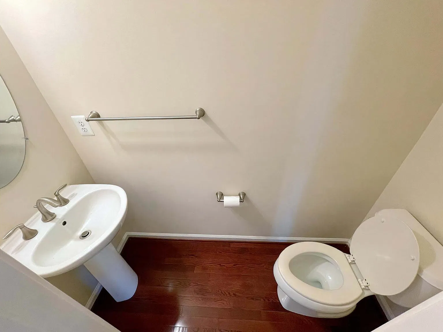 4 bed, 3.5 bath, 2575 sqft, $3,300 — Photo 2