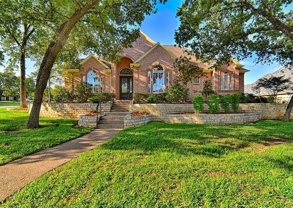 1st image of 918 Shady Vale Dr