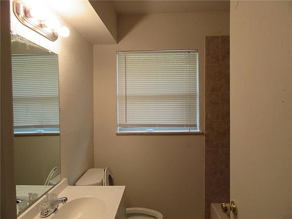4th image of 916 Fairwood Dr