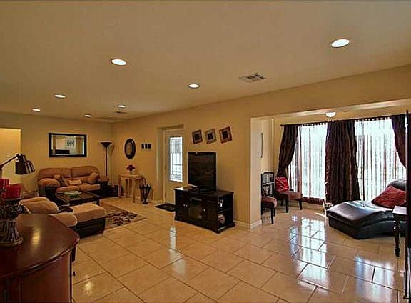 5th image of 109 Wilshire Pl