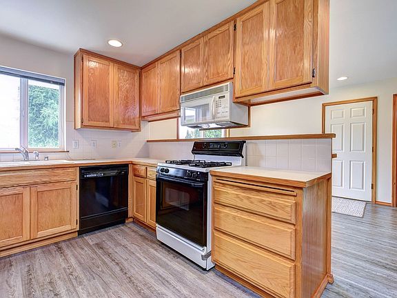 3rd image of 15455 Hilding Dr SE