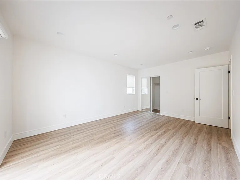 1243 N Sycamore Ave — Photo 37