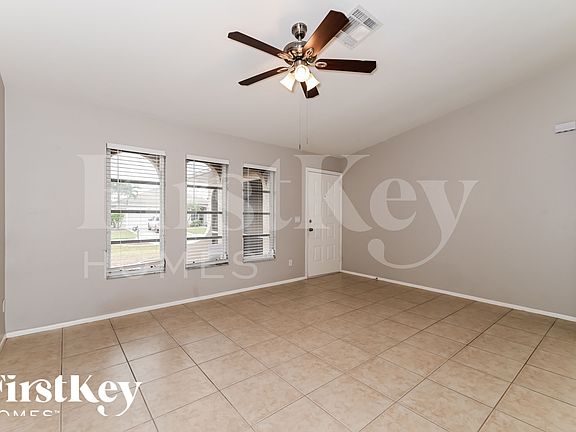 3rd image of 143 SE 20th St