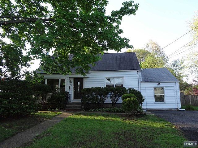 2nd image of 250 Reichelt Rd