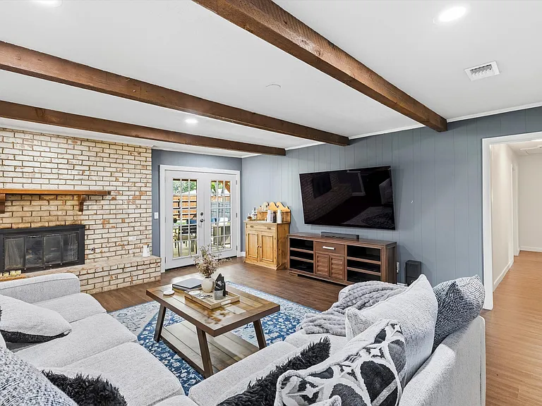 1400 Northridge Dr — Photo 3