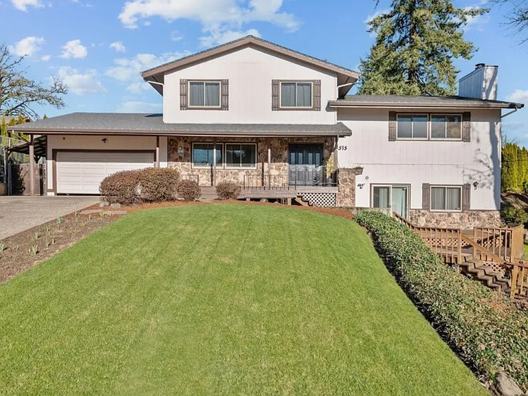 1315 SW Dorothy St — Photo 1