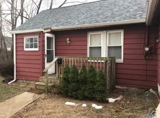 851 Roosevelt St, West Hempstead, NY 11552