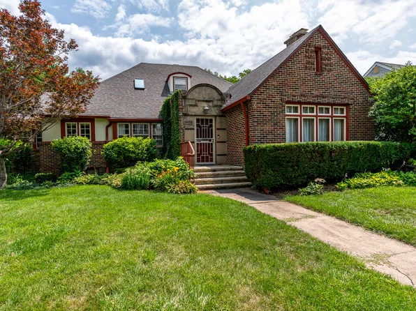 2625 Scott St, Davenport, IA 52803