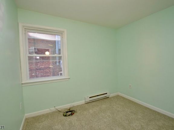 4th image of 8 Newton Ave
