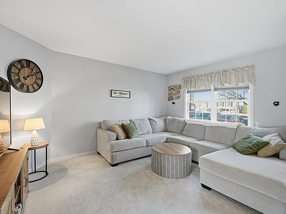 3rd image of 25 Shadowbrook Est #25