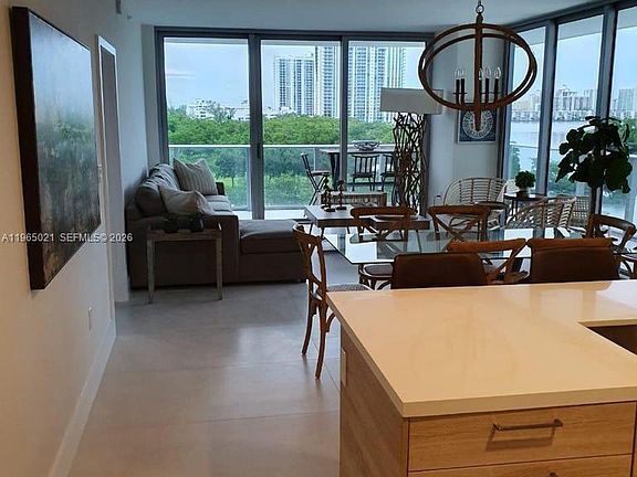 4th image of 16385 Biscayne Blvd #507