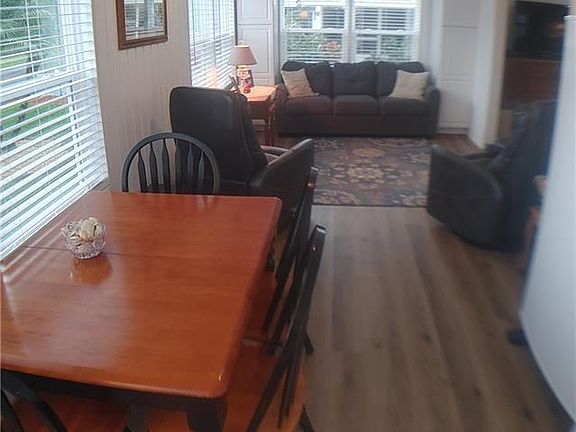 2nd image of 30 Venetian Pkwy