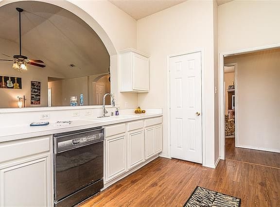 4th image of 1005 Overland Dr