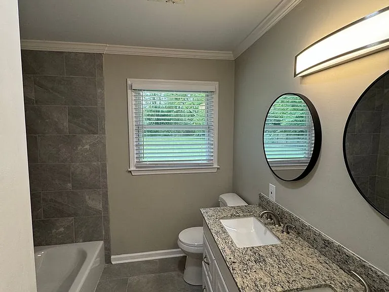 2434 Oxford Dr — Photo 25