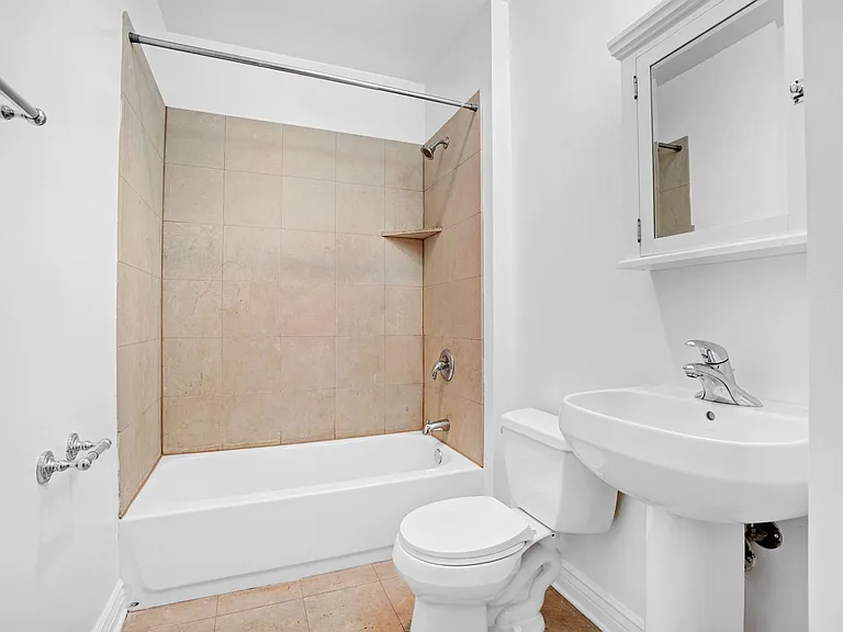 828 W Grace St #1503 — Photo 11