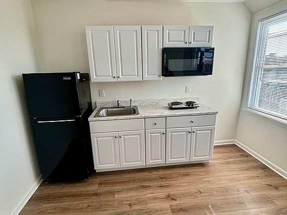 5th image of 667 Green St #8