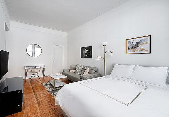 2nd image of 210 W 17th St APT 1A