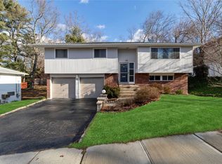 85 Baumont Dr, Plainview, NY 11803