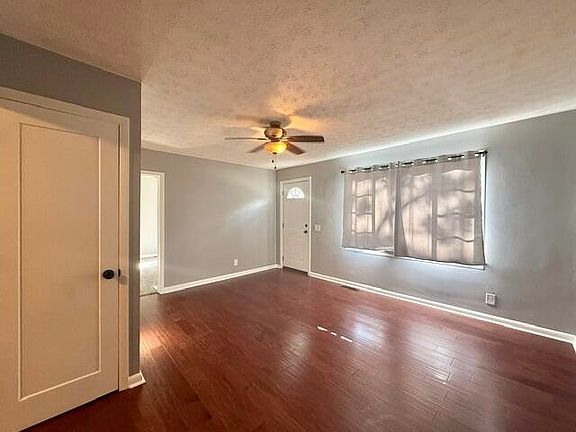 3rd image of 2616 N East Avenue