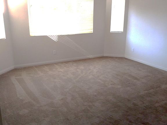 4th image of 1918 Kelly Ave Unit 4