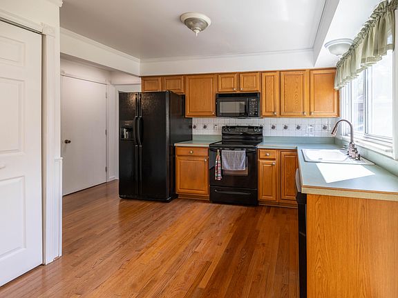 4th image of 34379 Parkdale Ct