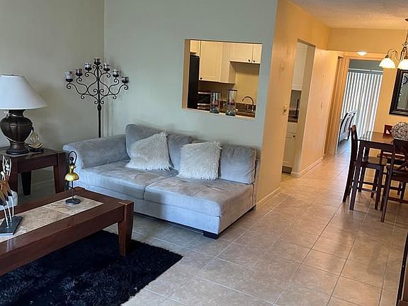 2nd image of 560 Horizon St W #106