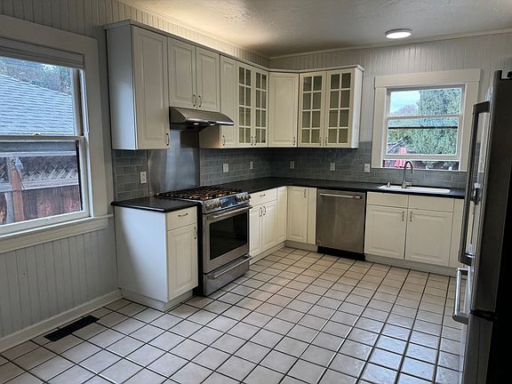 3rd image of 1751 Benton St