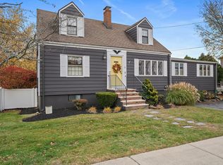 18 Hamilton Rd, Woburn, MA 01801