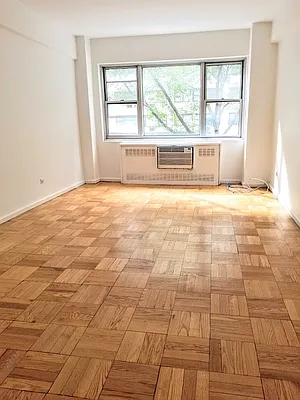 Rented by Mallan Real Estate Inc | media 29