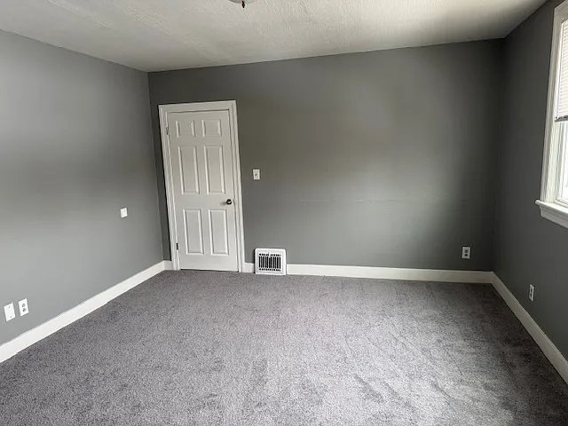 3 bed, 1100 sqft, $1,350 — Photo 2