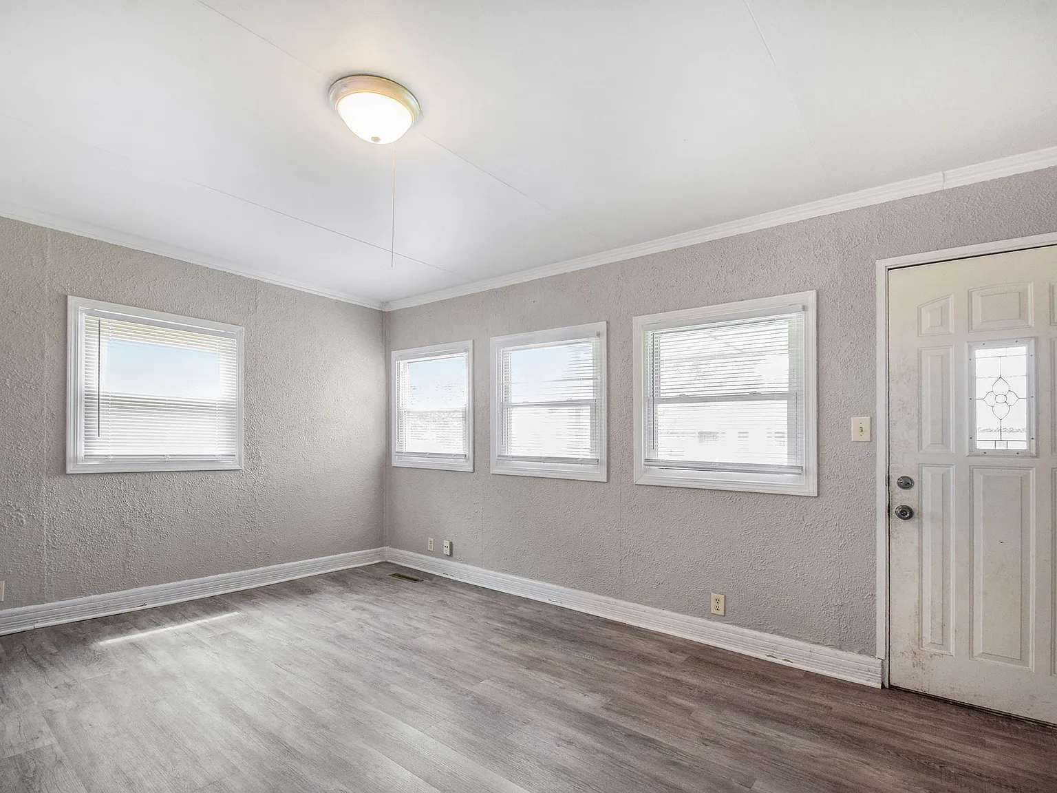 Charming 3-Bedroom Ranch with Basement, & Garage — Photo 3