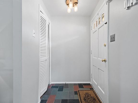 4th image of 205 Wessex Hills Dr