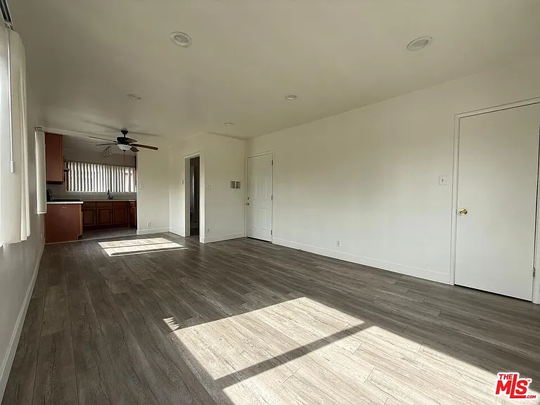 13233 Oxnard St #4 — Photo 3