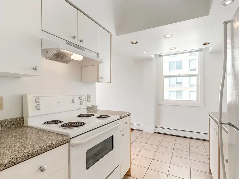 604 14th Ave SW — Photo 3