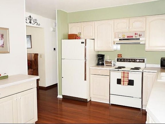 4th image of 2319 Dartmouth Dr