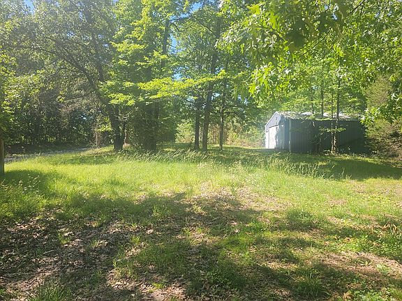 5th image of 810 Chestnut Hill Rd