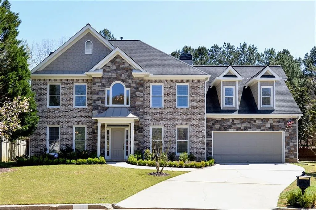 4 bed, 2.5 bath, 3361 sqft, $5,400 — Photo 1