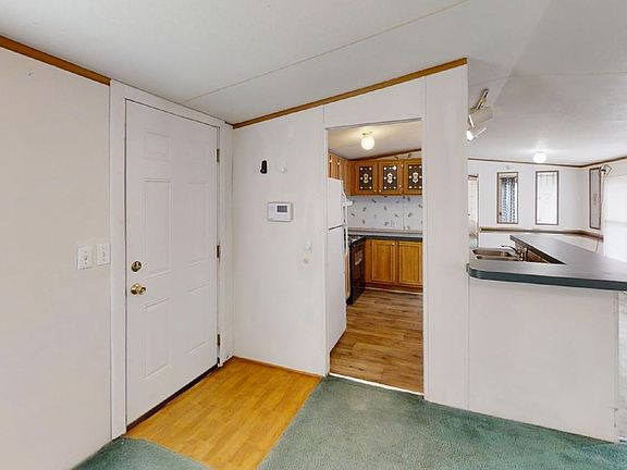 3rd image of 1424 S Avenue G Pl