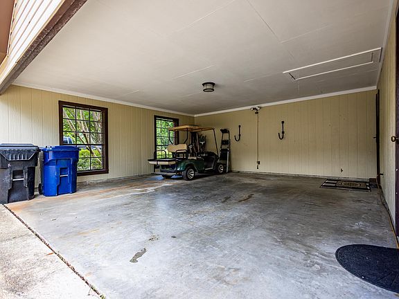4th image of 936 Schneider Ln