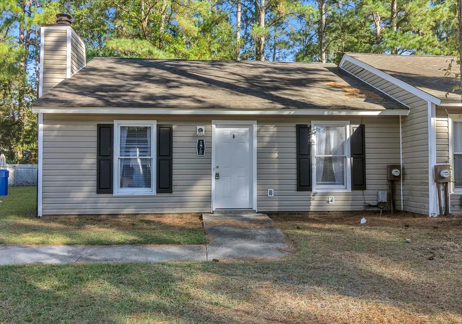 2 Bedroom 1 bath Duplex — Photo 4