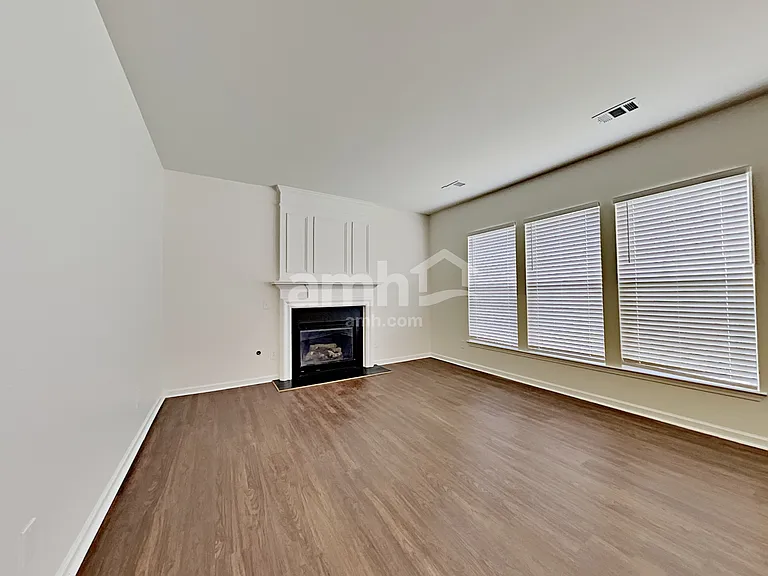 1703 Kendall Cove Ln — Photo 5